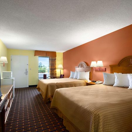 Days Inn By Wyndham Richburg Esterno foto