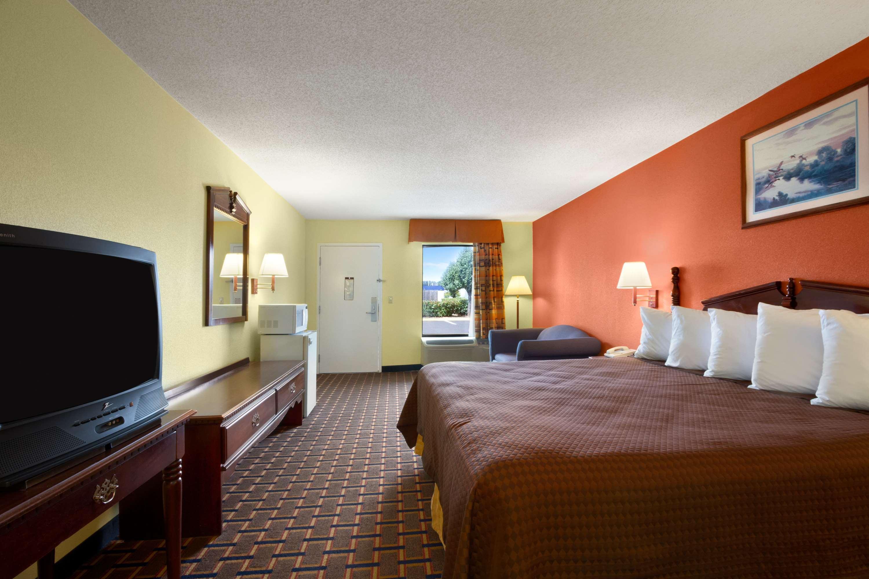 Days Inn By Wyndham Richburg Esterno foto