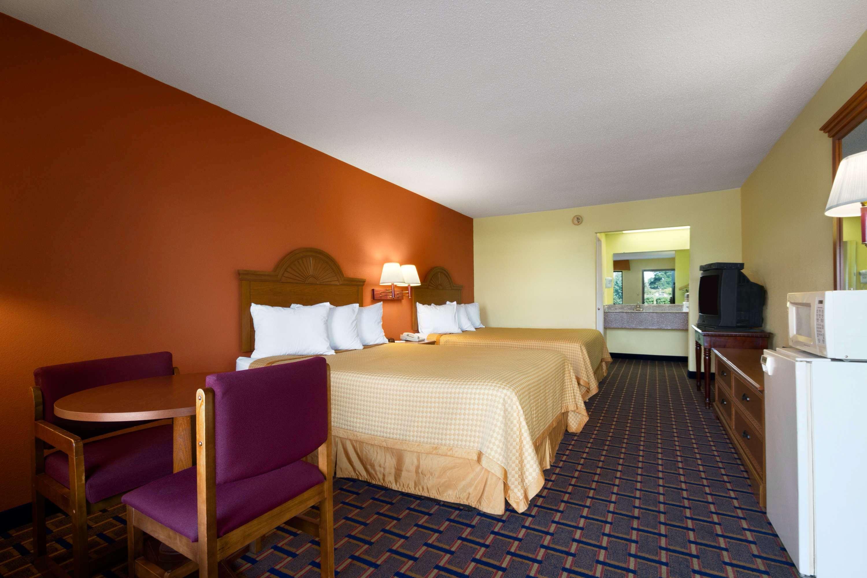 Days Inn By Wyndham Richburg Esterno foto