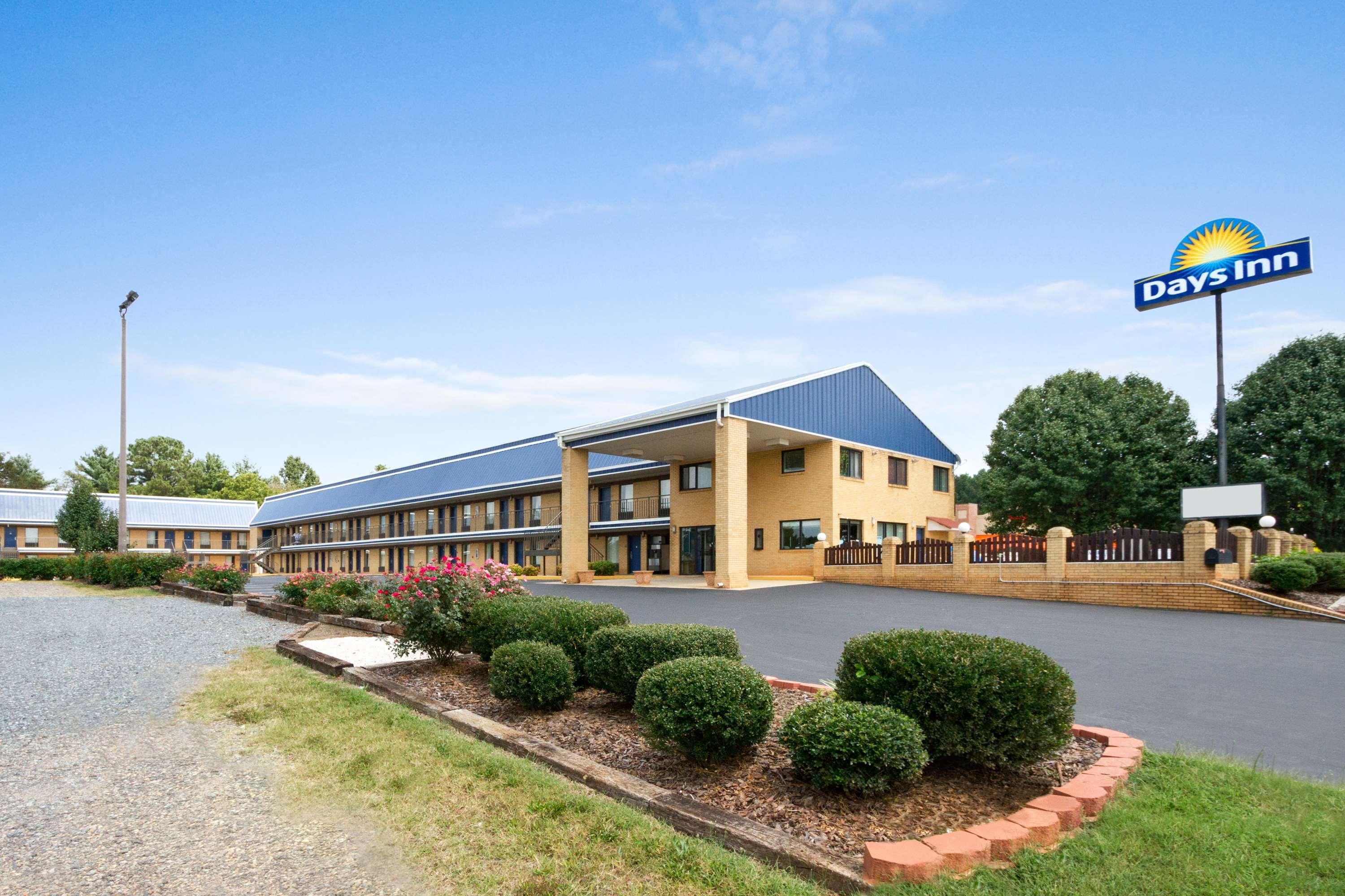 Days Inn By Wyndham Richburg Esterno foto